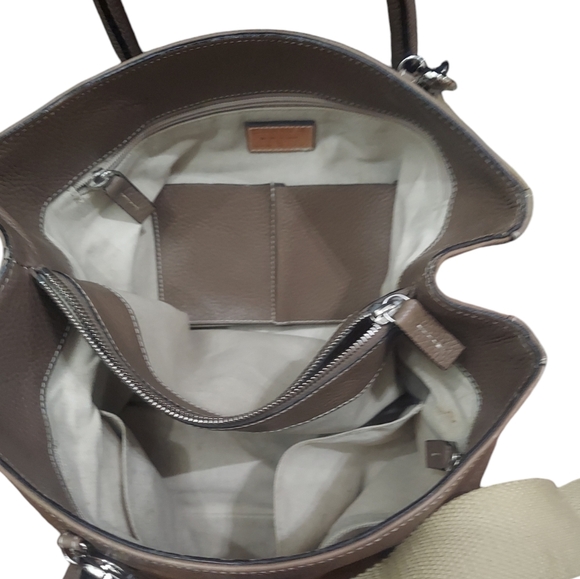 Suarez New York Three Compartment Leather Shoulder Tote Gently Loved - Picture 8 of 9